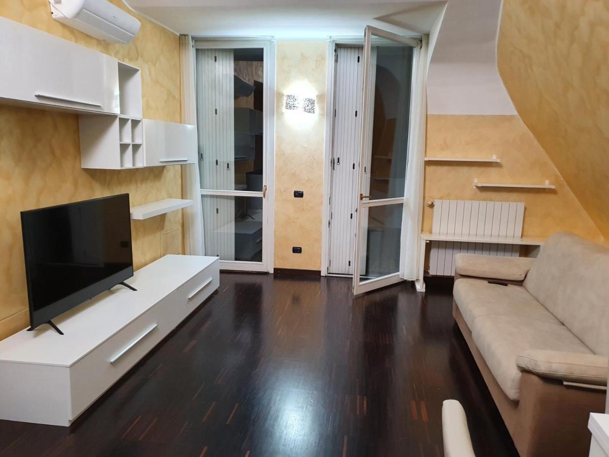 Milano Malpensa Grandi Mansarda Attico Apartment Gallarate Luaran gambar